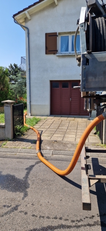 Pompage d'une fosse septique à Issoire, Sancy, DÔMES Assainissement